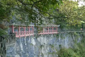 张家界永定区副区长检查天门山等景区安全生产工作视频封面