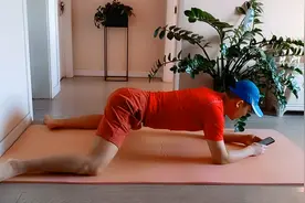 3个刷手机的姿势，改善含胸驼背、脖子前倾，告别不良体态