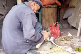 第一次抽老爸自己制作的旱烟，可把儿子呛惨了