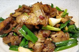 成都妹子分享四川回锅肉，介绍详细做法地道，肥而不腻开胃下饭视频封面
