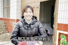 送女友的内衣没想到舍不得穿，穿着几十块钱的棉衣小伙一阵心酸视频封面