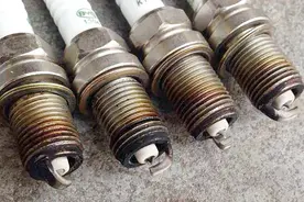 火花塞安装孔里有机油了怎么办？对车子有什么影响吗？这回清楚了视频封面