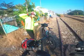 环台湾岛骑行第10天，和两个当地的骑友一起搭台铁，西海岸的小站视频封面