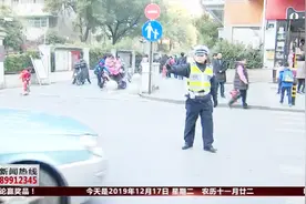 校园门口交通混乱，交警、城管都不管？政府出手立竿见影！视频封面