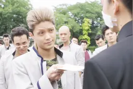 带领全部混混堵学校门口收保护费，这群日本不良少年太张狂视频封面