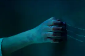 【惊悚片】女孩光脚跳舞被钉子扎脚，小孩子作恶就可以被原谅吗？视频封面