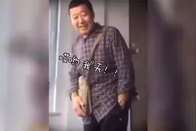 盘点孩子回家感人名场面，父母忍不住泪目了视频封面