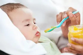 宝宝多大可以吃盐？医生：过早过晚都不行，这个年龄最好视频封面