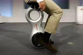 日本发明“椅子车”，可360度自由转动，懒癌患者的福利！视频封面