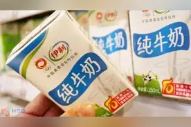 经常喝牛奶的注意！喝完牛奶不能吃3样东西，好多人不懂，快看看视频封面