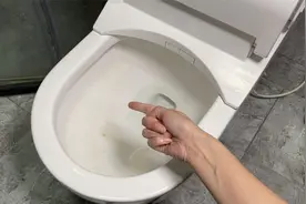 马桶清洁，不管多脏多厚的黄渍，几分钟就消失，省钱省力视频封面