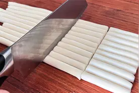 把糯米条放到油锅里，瞬间变成一道经典小吃，满满小时候的味道视频封面