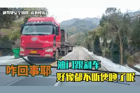 江西跟湖南交界的省道上，好多大车都被困了，天寒地冻太不容易了