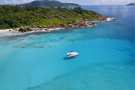 蔚蓝色的大海  美丽的海岸线  航拍4K超清视频