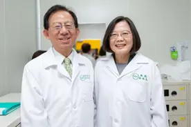 台产高端新冠疫苗被曝超八成遭退货，民进党这出戏怎么唱下去？视频封面