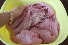 新衣服买回家要不要清洗？服装店老板透露：很多人都做错了视频封面