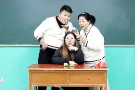 短剧：老师教大家如何叠纸泡泡，小胖说要和老师PK一下,真有意思视频封面