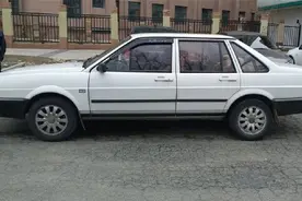 9年前的全新桑塔纳库存车，国4排放标准，销售：8千一辆不包上牌