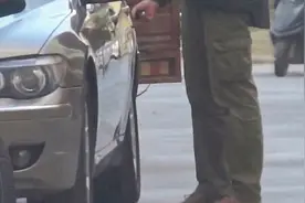 男子携妻子组团旅游，行迹却很诡异，总独自偷偷去“毒窝”