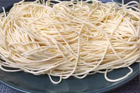 流行中国的福建沙县拌面，原来这样做才好吃，香气四溢，百吃不厌