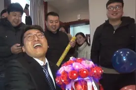 天水农村娃娶了个同事新娘，在宾馆里接亲求婚时，激动的老是傻笑视频封面