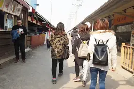 实地拍摄带你看看一座大学是如何带动起周边的大学特色商业环境的视频封面