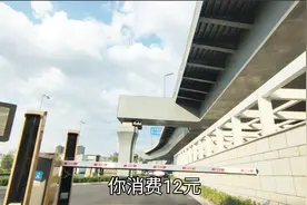 在太原南站的东广场停车，首次体验到了免费停车的乐趣！视频封面