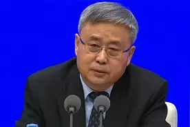中国会否对俄金融制裁？银保监会主席：不赞成 不参加视频封面