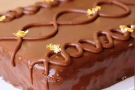 巧克力蛋糕的做法教学，30年烘焙师教你在家就能做的美食，太赞了视频封面