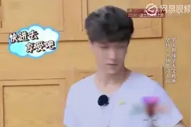 极限挑战：张艺兴太可爱了，被一群人挠痒痒，哎呦喂这怎么玩！视频封面