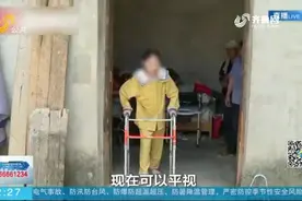 “折叠女孩”在南京重获新生，经过4次手术，她又能抬头看到天了视频封面
