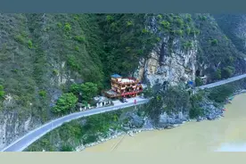 四川一老人厨房挖出鱼泉，每天捞几百斤鱼，真不愧是“天赐”之鱼视频封面