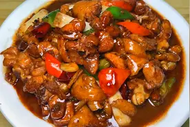 大厨教你特色酱爆鸡块家庭做法，肉质鲜嫩超级下饭，简单易学！视频封面