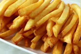 大厨教你饭店里香辣土豆条做法，成本不到5块钱，学会别出去买了