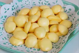 蛋黄小饼干，不用烤箱，不用水不用油，入口即化，孩子超爱吃！