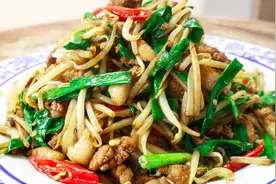 这才是“小炒绿豆芽”的正确做法，香辣脆嫩营养高，下酒又下饭视频封面