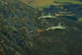 F-35战机噪音太大!挪威一军事基地附近居民状告政府:造成房产贬值视频封面