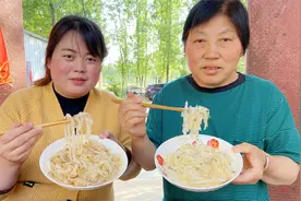 1斤豌豆粉6斤水，今天做豌豆凉粉，爽口透亮，浇点蒜汁吸溜真过瘾视频封面