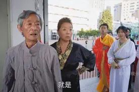 爆笑家长：老师通知家长有功夫的到学校一趟，妹爷：螳螂拳可以吗视频封面