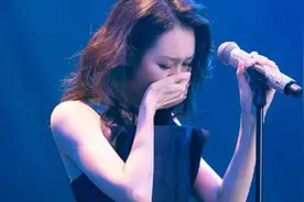 最近这首《下山》突然火了，前奏一出简直太洗脑，好听到哭！