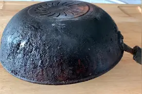 铁锅，锅底黑垢油垢怎么去？教你快速方法，不用清洁剂也行视频封面