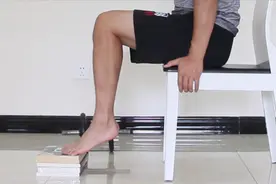 简单高效瘦小腿，提升腿肚子，每天只需坐着踮脚90下，亲测有效