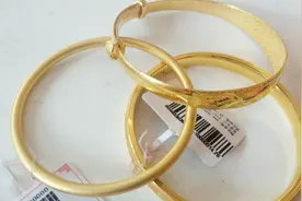 黄金手镯，黄金手链，到底应该戴在哪只手上？专业人士为你解答视频封面