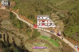 江西赣州小伙娶媳妇，大山上修了栋房子，像别墅一样漂亮视频封面