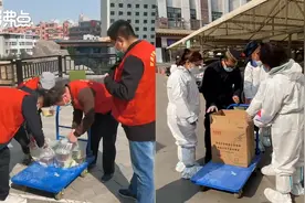 兰州一牛肉面馆免费为抗疫人员送面 故意延长营业时间等志愿者视频封面