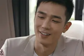 女生说：你压着我头发了