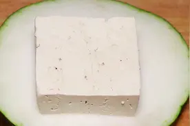 秋天要多吃冬瓜，加一块豆腐简单一做，鲜嫩入味，好吃又下饭，香视频封面