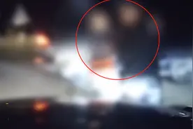 车载记录仪实拍：女子驾车撞向老同学，其中一人抢救无效死亡视频封面