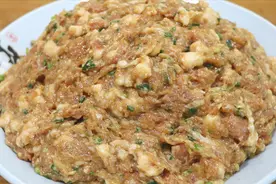 肉馅这样调最好吃，大厨不愿分享的做法，肉馅鲜嫩多汁，粘糯成团