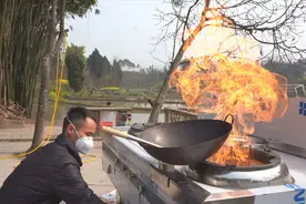 酒楼猛火灶适合普通家庭使用吗？厨师长用这个视频告诉你答案